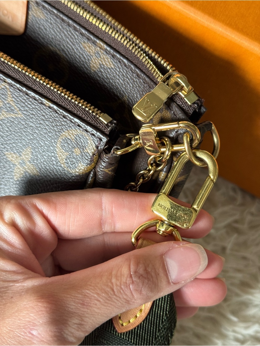 Louis Vuitton Monogram Multi-Pochette Crossbody with Green Strap and Gold Chain - Picture 7 of 10